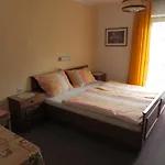 לינה וארוחת בוקר Reiserhof